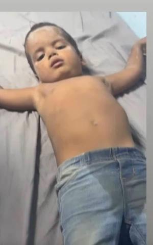 إنقاذ طفل عالق بين جدارين